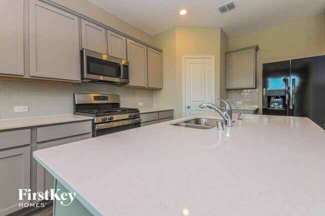 Building Photo - 2144 Clarion Dr