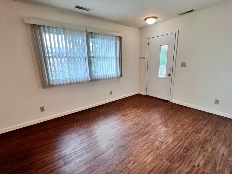 Building Photo - 316 Cedar St