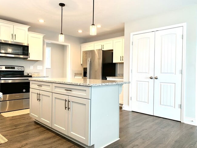 Building Photo - 712 Banister Dr