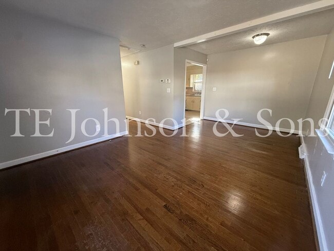 Building Photo - Cozy Single-Story Duplex Living on Raeford Ave