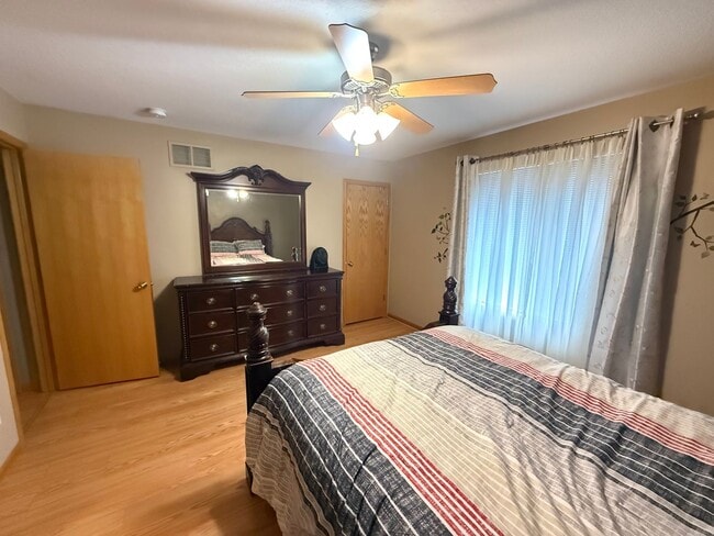 Building Photo - 331 Brookestone Dr SE