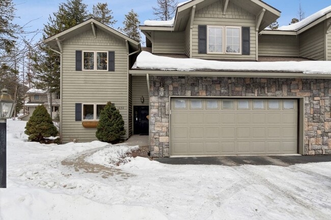 Building Photo - 3 bedroom, 2.5 bath townhome, close to Whitefish Lake State Park and the Golf Course
