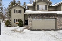 Building Photo - 3 bedroom, 2.5 bath townhome, close to Whi...