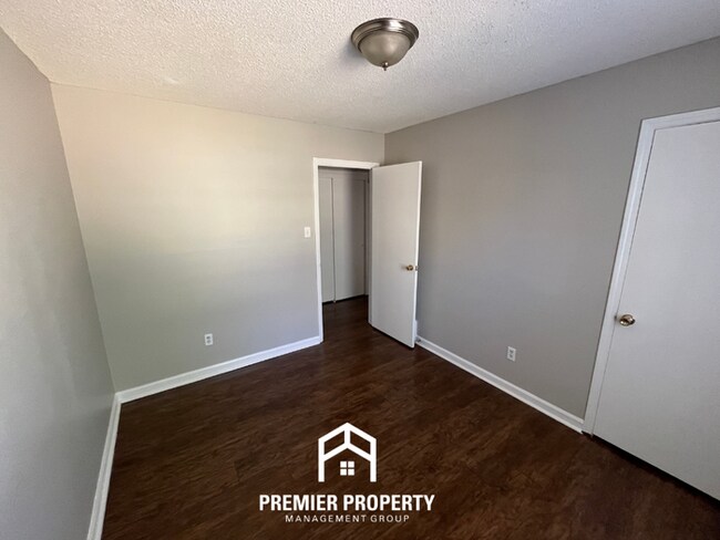 Building Photo - Charming 3BR Home in 38118 | Hardwood Floors & Spacious Fenced Backyard