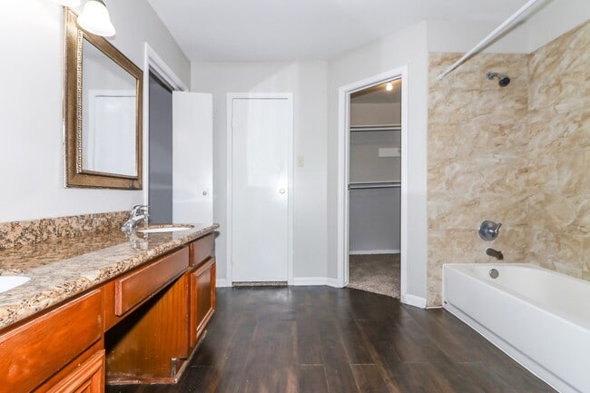 Building Photo - 1308 Wilson Dr