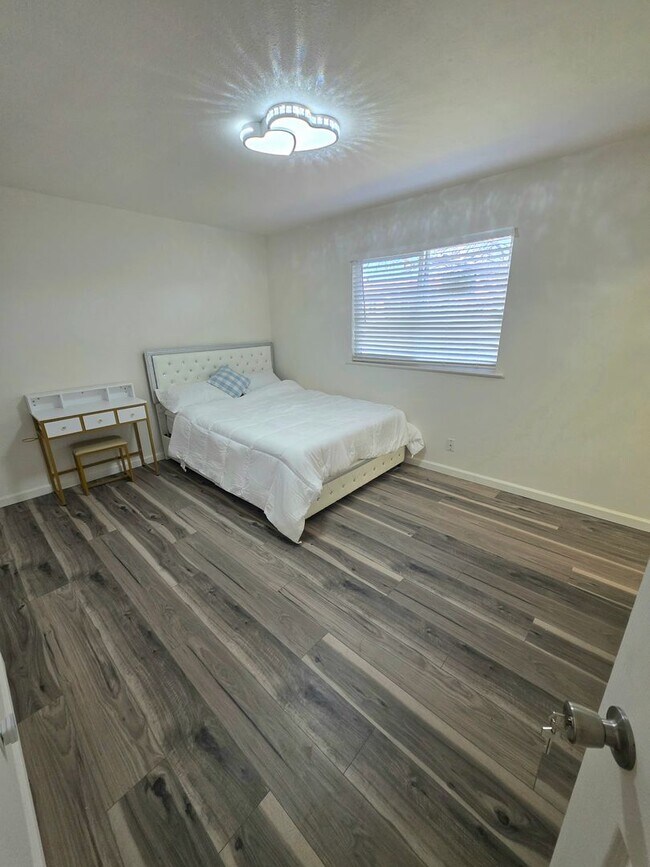 Building Photo - 3 BED 2 BATH HOME IN ANDERSON, ca