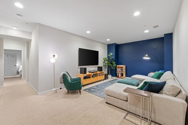 Building Photo - 1008 Portland Ave