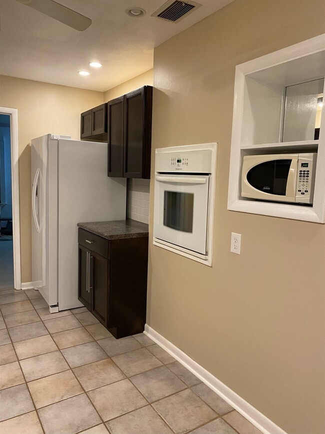 Building Photo - 7585 Skipper Ln