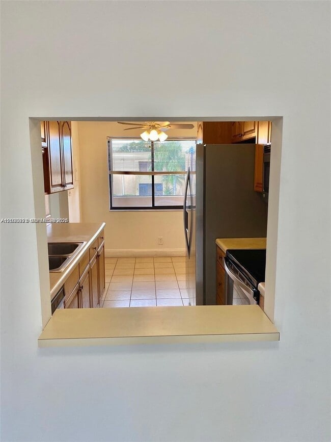 Building Photo - 159 Lakeview Dr