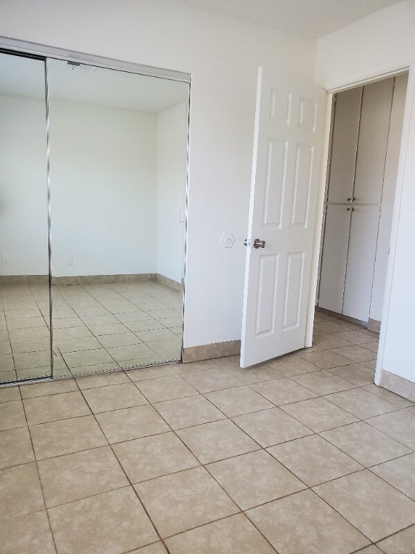 Building Photo - 1008 Willow Tree Dr