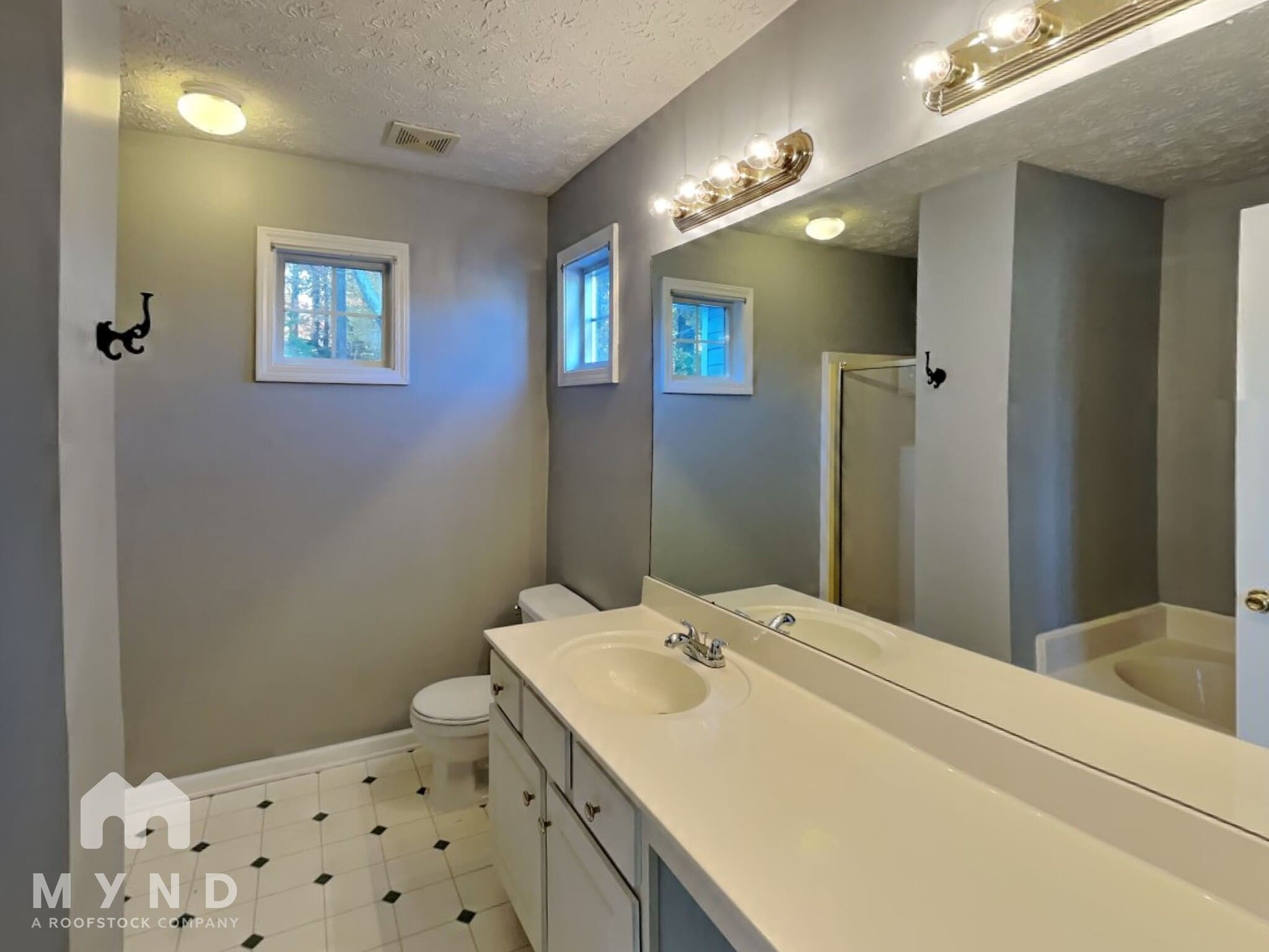 Building Photo - 664 Bedford Ct