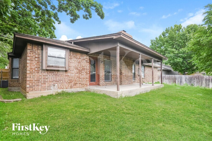 Building Photo - 3915 Wrentham Dr