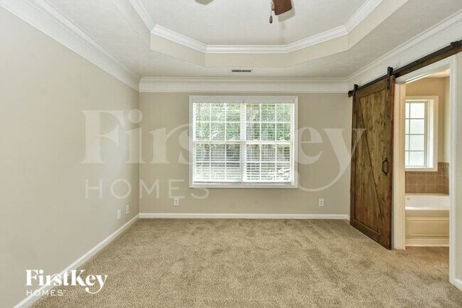 Building Photo - 712 Winding Bluff Way