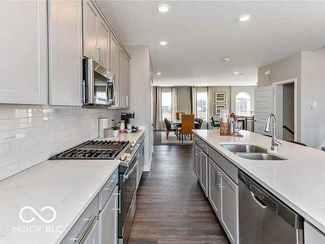Building Photo - 7010 Sunstone Pl