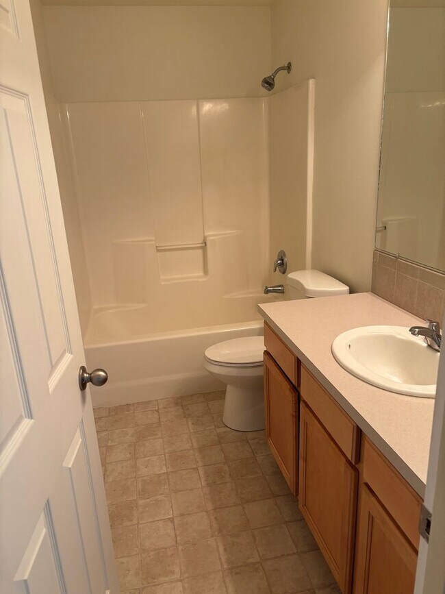 Building Photo - Bend Home with Fully Fenced Backyard and P...