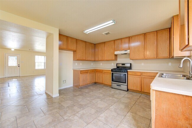 Building Photo - 6422 Mildenhall Ct