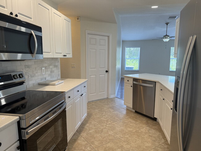Building Photo - "3-Bedroom North Port Home!"
