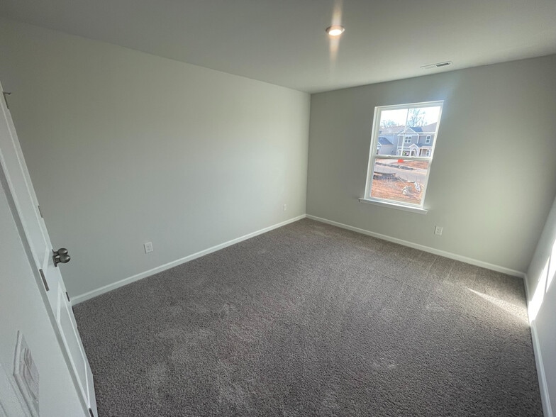 Building Photo - Room in House on Lavender Meadows Ct