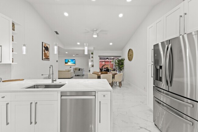 Building Photo - 5136 Beechwood Rd