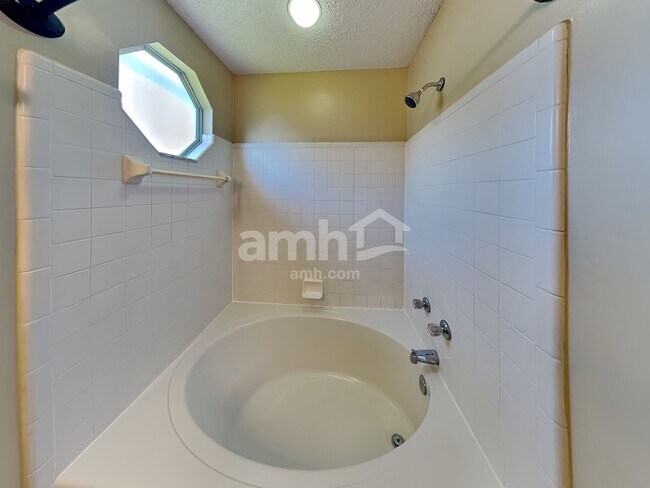 Building Photo - 1915 Breckenridge Blvd