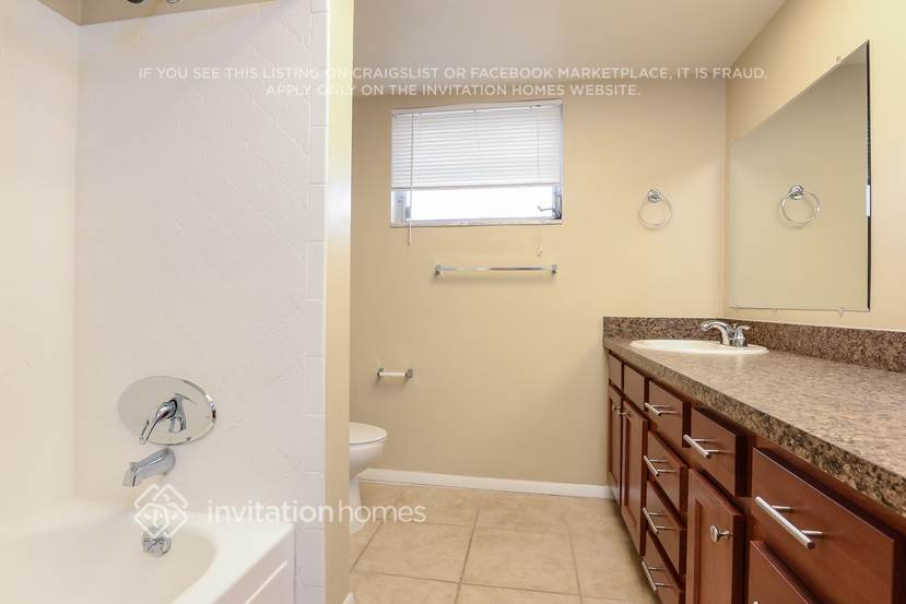 Building Photo - 2111 Almeria Way S