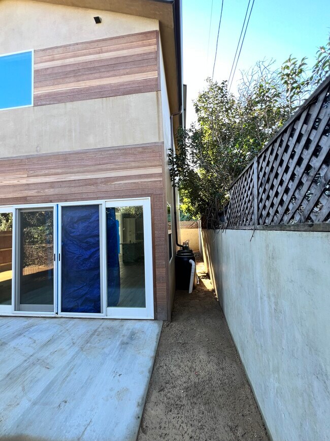 Building Photo - 2519 Corinth Ave