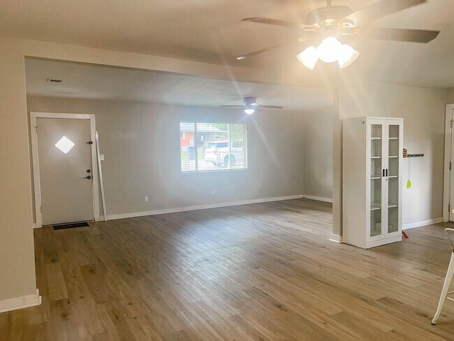 Building Photo - 3518 Redd Dr