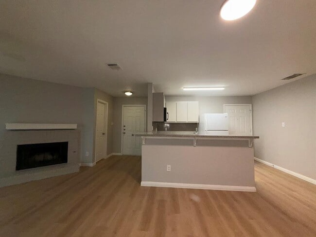Building Photo - 2906 Kestrel Dr