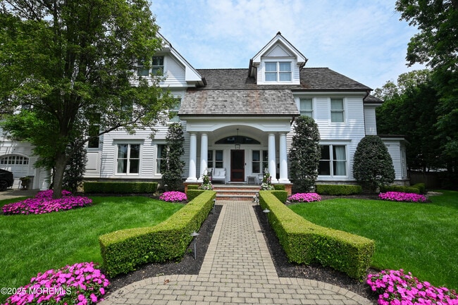 Building Photo - 11 Red Oak Dr