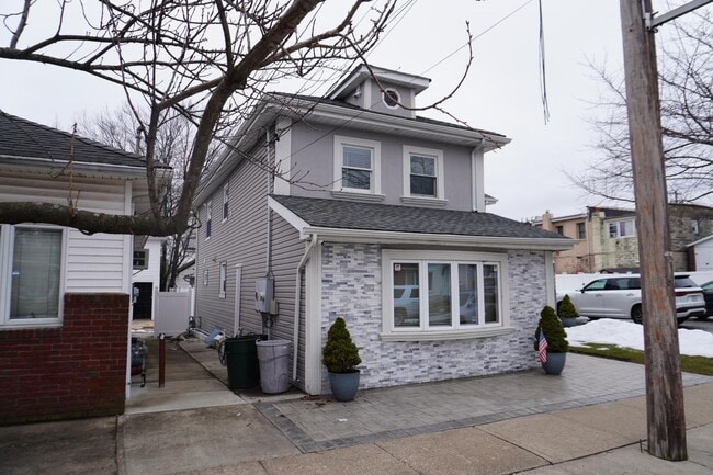 Building Photo - 5 S 11th St