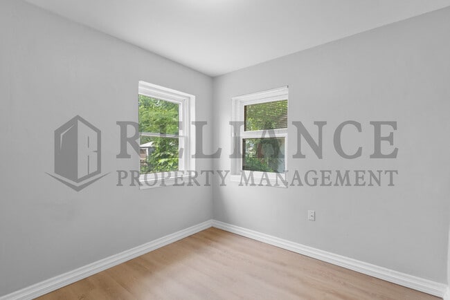 Building Photo - 839 N Oliver St