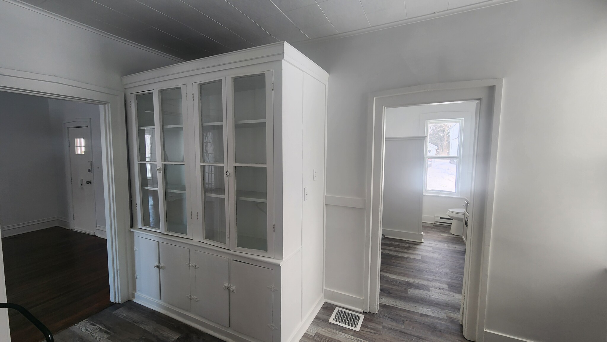 Building Photo - 32 E 2nd St