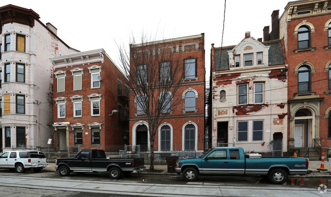 Building Photo - 1416 Elm St