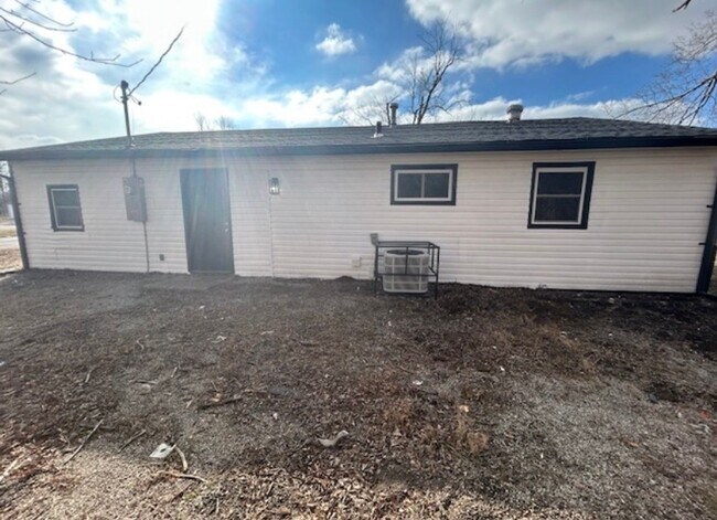 Building Photo - Cute 4 bed/1bath