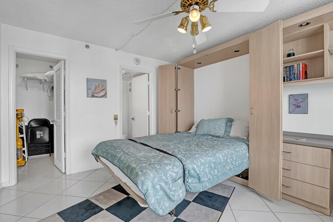Building Photo - 3221 S Ocean Blvd