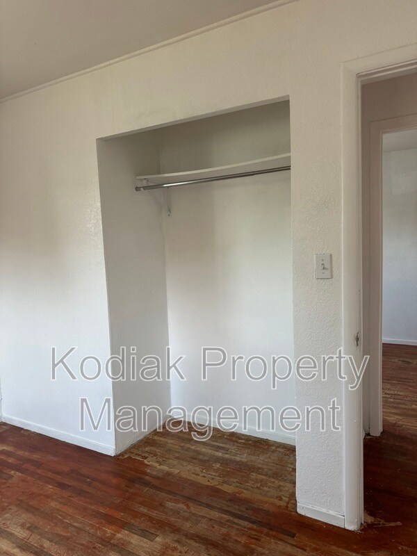 Building Photo - 3737 3325 W