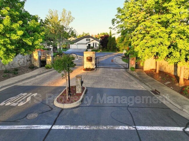 Building Photo - 2040 San Esteban Cir