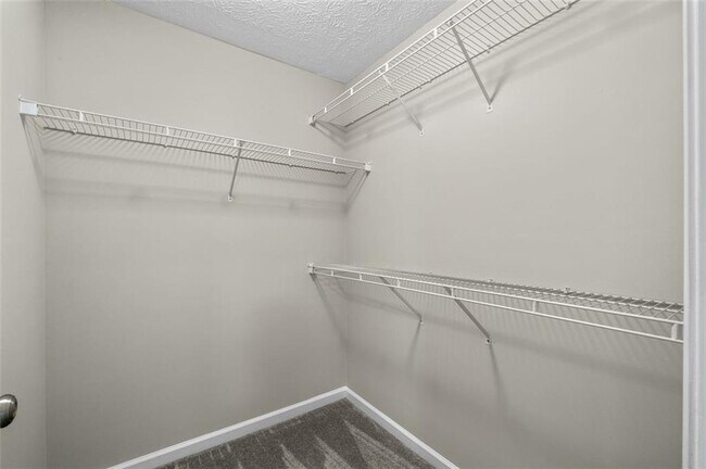 Building Photo - 2680 Pine Tree Rd NE