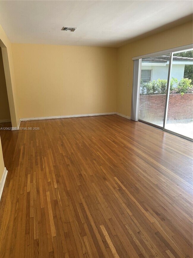 Building Photo - 5340 Orduna Dr