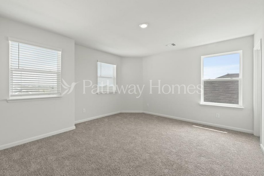 Building Photo - 916 Burlington Ave