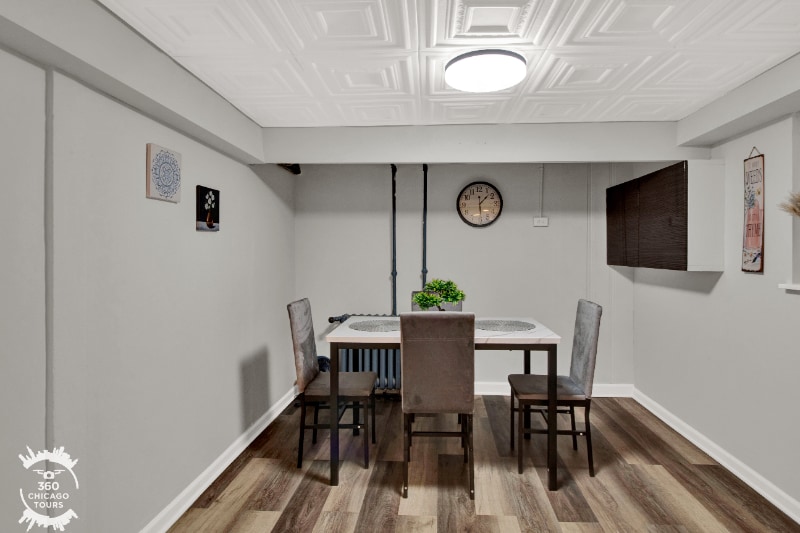 Building Photo - 2438 N Maplewood Ave