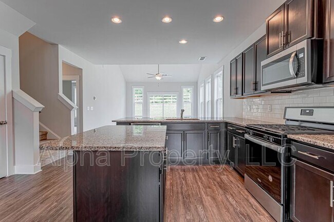 Building Photo - 211 Green River Way