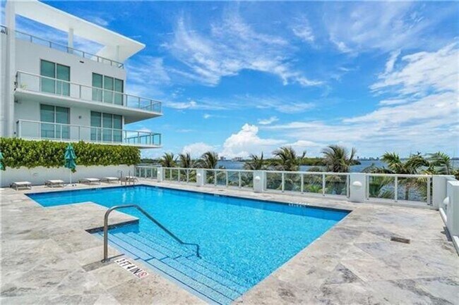 Building Photo - 720 NE 62nd St