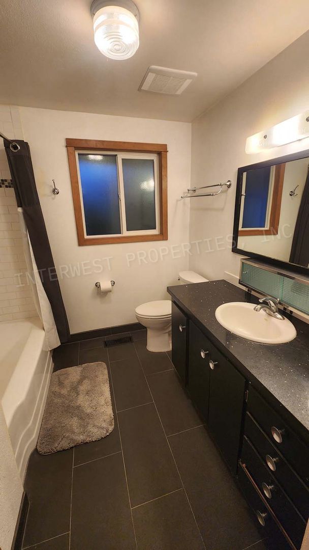 Building Photo - 3 bd 2.5ba Ranch Style Home with Fenced Yard, W/D in Unit, Fireplaces & 2 Car Garage!