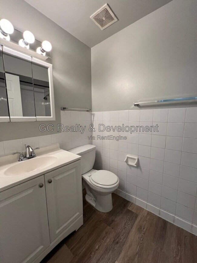 Building Photo - 314 N Warwick Ave