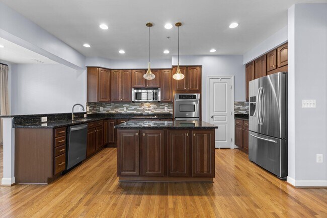 Building Photo - 10512 Old Ellicott Cir