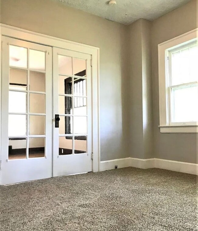 Building Photo - 4 bedroom/2 baths house