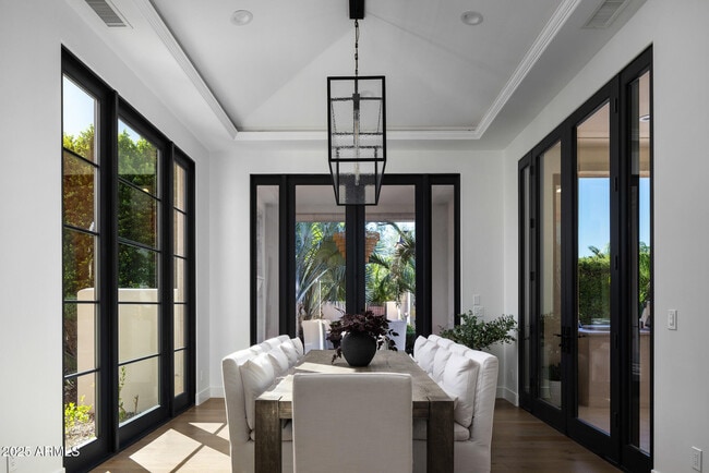 Building Photo - 7730 N Mockingbird Ln