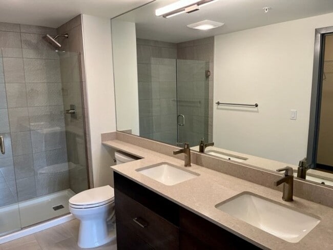 Building Photo - Jade Condominiums ~ Kirkland/Totem Lake