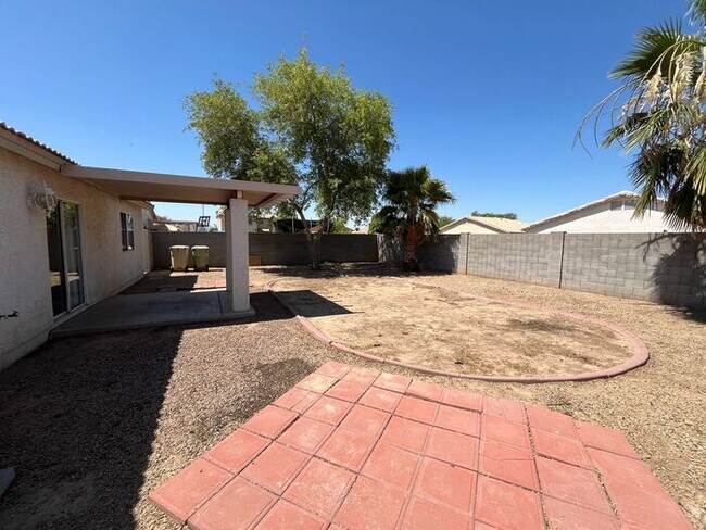 Building Photo - READY TO VIEW NOW! Spacious 3 Bed 2 Bath H...